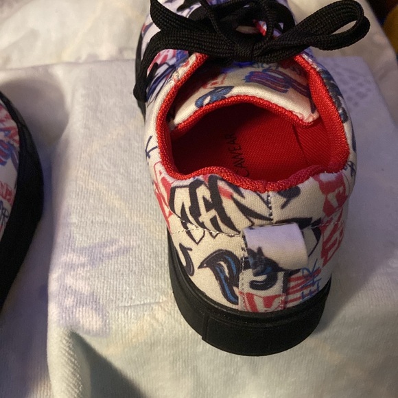 Rocawear women sneakers, size 8 , white with multi color graffiti, red footbed - Picture 3 of 8